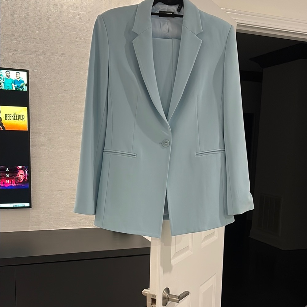 Theory Blue Tailored Blazer with Notched Lapels